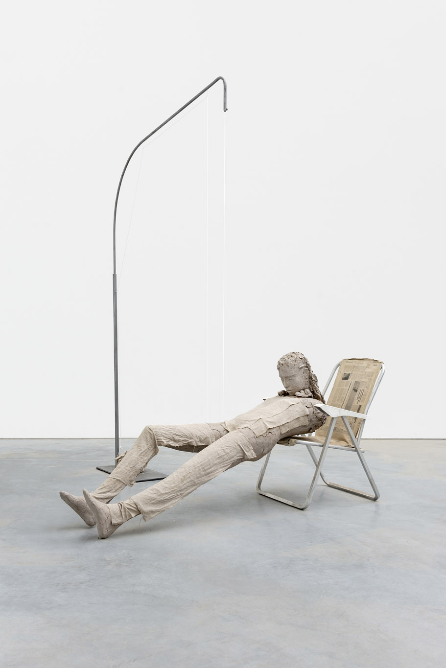 Mark Manders, Figure with Thin White Rope, installation, 2005-2023, exposition solo, Galerie Xavier Hufkens, Bruxelles, 2024, (c) Mark Manders, (c) photo courtesy Galerie Xavier Hufkens, Boombartstic Art Magazine