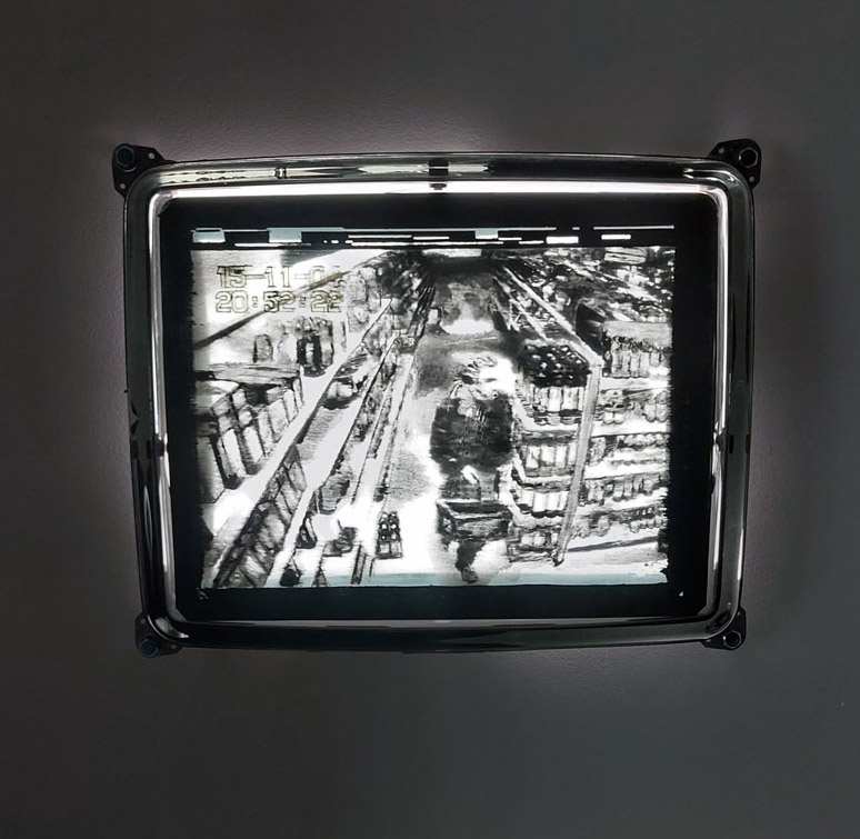 Jeff Zimmer, CCTV Series, 2005, exposition Trop Plein, MusVerre, Sars-Poteries, France, 2024, (c) courtesy Jeff Zimmer, (c) photo Eric Mabille, Boombartstic Art Magazine