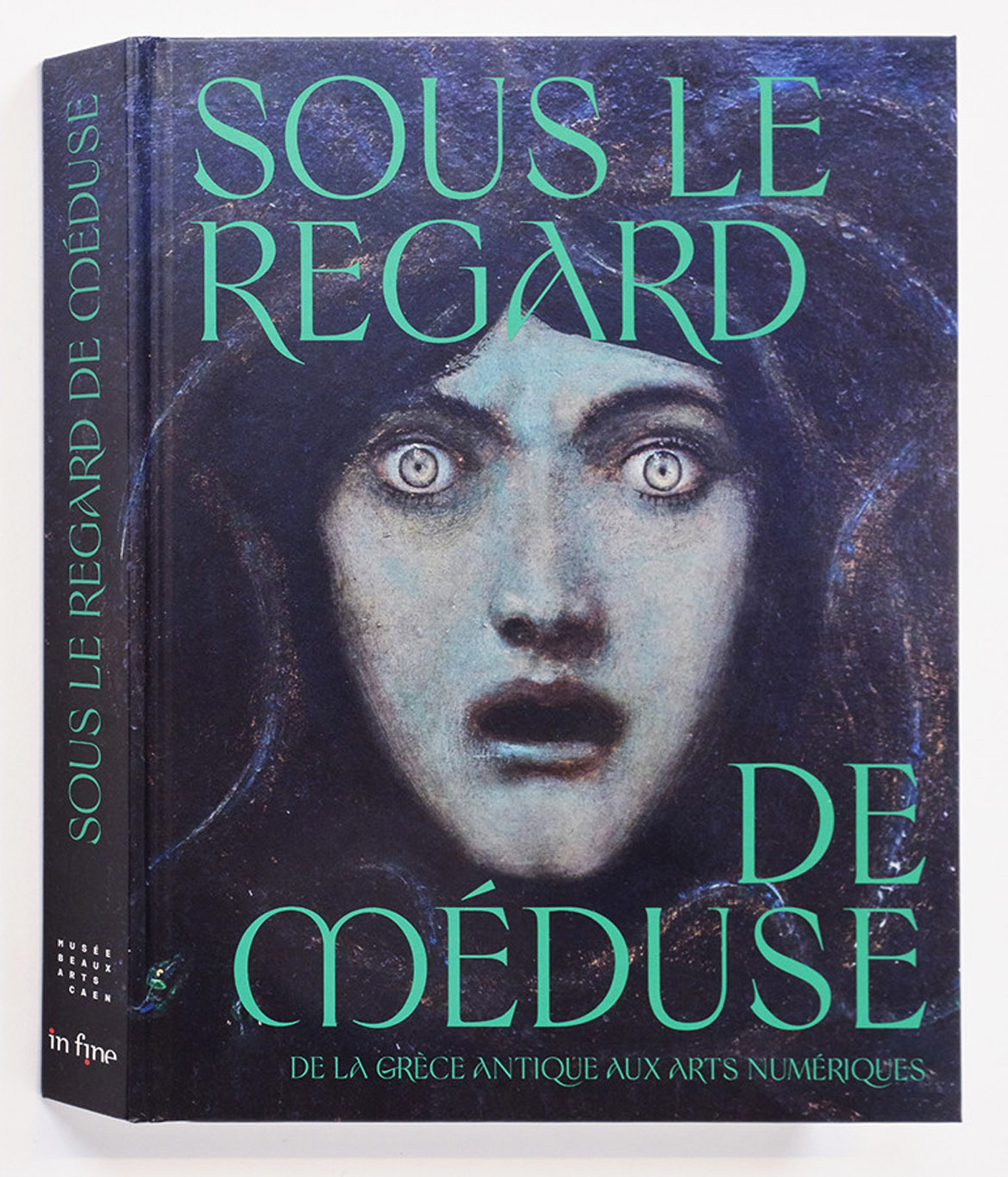 Sous le Regard de Méduse, catalogue de l'exposition au Musée des Beaux-Arts de Caen, Editions In Fine, 2023, livres d'art, sélection Boombartstic Art magazine, fêtes 2024