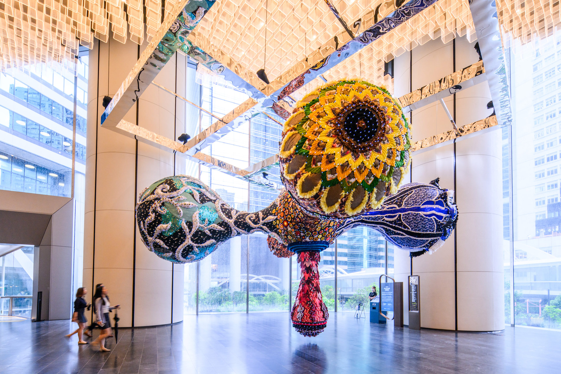 BRAFA 2025, invitée d'honneur Joana Vasconcelos, Valkyrie Seondeok, 2023, (c) photo Joana Vasconcelos' solo exhibition ArtisTree Selects, Enchanted Forest, Taikoo Place, Hong Kong, 2024, Boombartstic Art Magazine